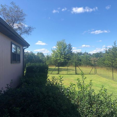 Fenced Yard Chalets From Good Dog Vacations At Big Valley Resort Sciota Eksteriør bilde