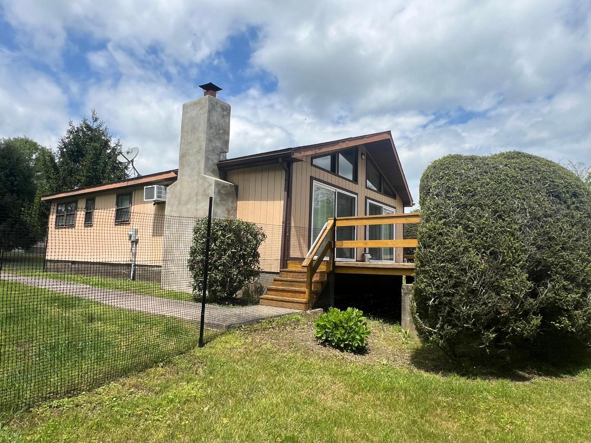 Fenced Yard Chalets From Good Dog Vacations At Big Valley Resort Sciota Eksteriør bilde
