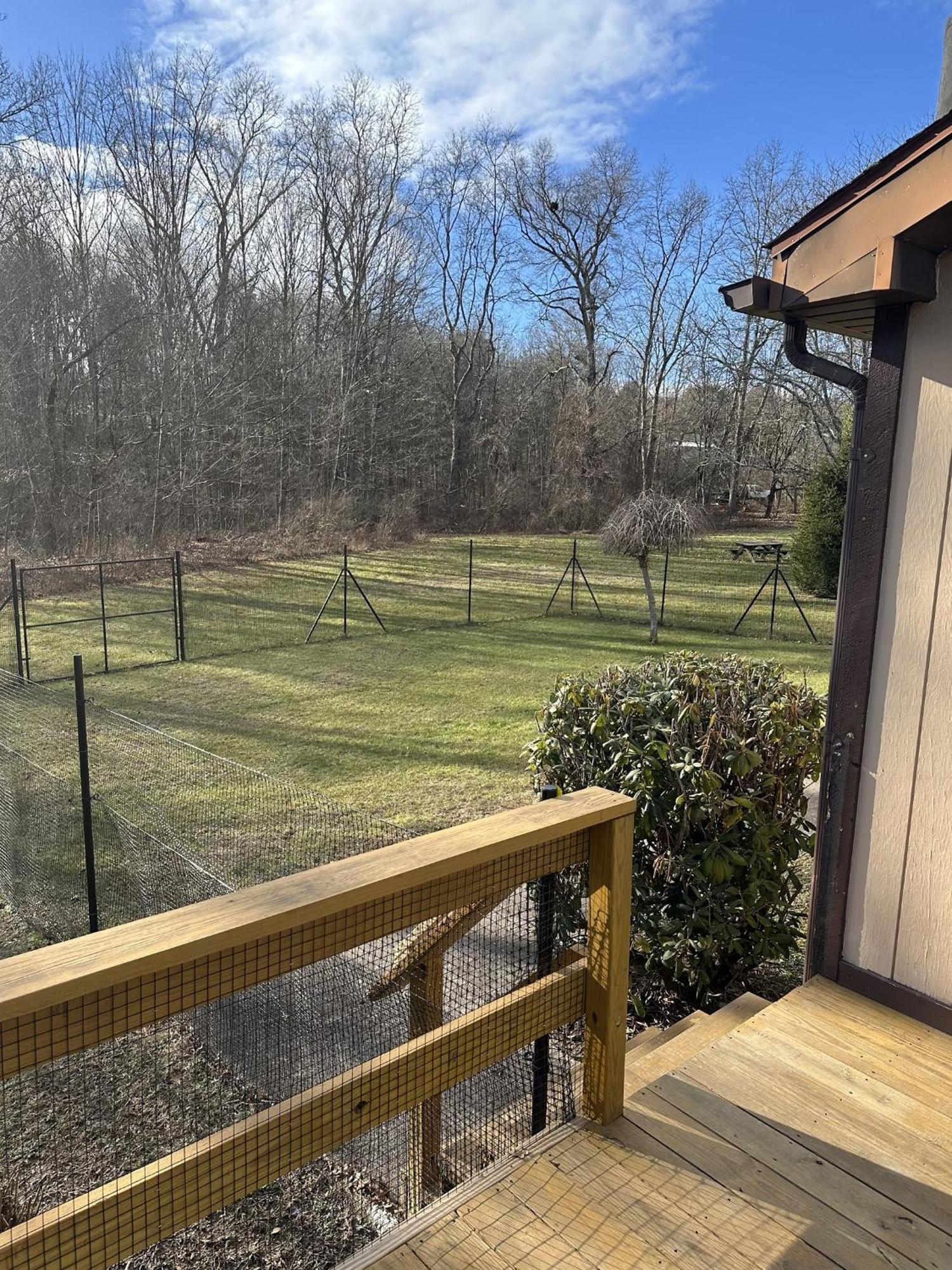 Fenced Yard Chalets From Good Dog Vacations At Big Valley Resort Sciota Eksteriør bilde